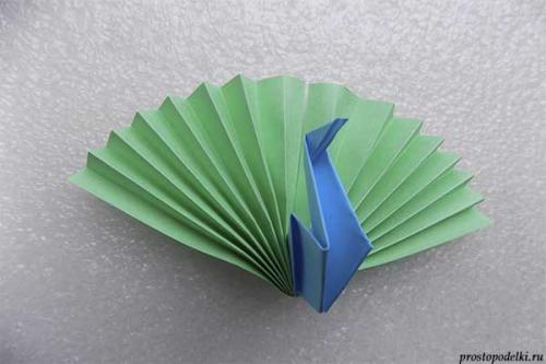 Как сделать павлина из бумаги. Павлин из бумаги