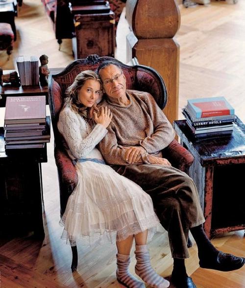 Дом Юлии Высоцкой на Николиной горе. Высоцкая и Кончаловский показали свой роскошный дворец и многим он напомнил терем из сказки