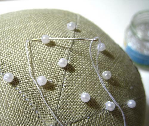 Новогодние шары вышитые лентами. ВЫШИВАЕМ...и шьём новогодний шар