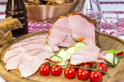 Правила этикета за столом вилка нож. Как держать нож и вилку