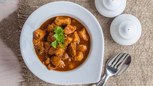 Правила этикета за столом вилка нож. Как держать нож и вилку