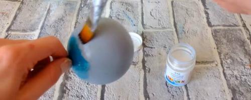 Прозрачные новогодние шары своими руками. Шары своими руками на новый год 2020 – красивые идеи с символом года