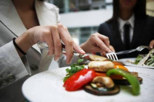 Правила этикета за столом. 15 правил этикета за столом, которые должен знать каждый