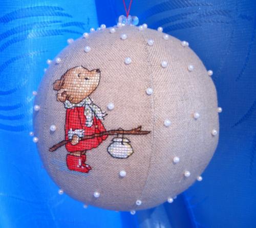 Новогодние шары вышитые лентами. ВЫШИВАЕМ...и шьём новогодний шар