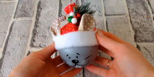 Прозрачные новогодние шары своими руками. Шары своими руками на новый год 2020 – красивые идеи с символом года