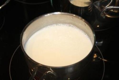 Чтобы молоко не пригорело. Чтобы не пригорало молоко