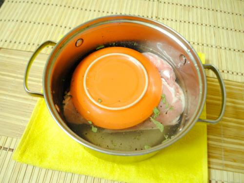 Как сделать мясо сочным в духовке. Мясо запеченное в духовке в фольге целым куском