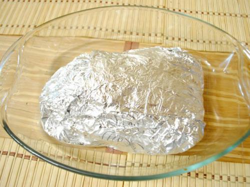 Как сделать мясо сочным в духовке. Мясо запеченное в духовке в фольге целым куском