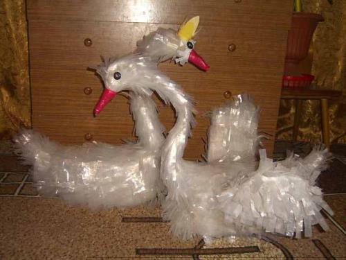 Лебедь из бутылок для сада. Сборка конструкции