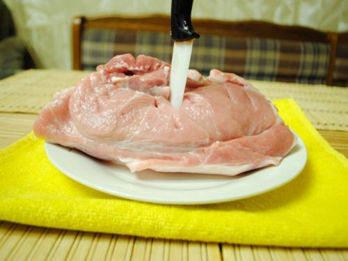 Как сделать мясо сочным в духовке. Мясо запеченное в духовке в фольге целым куском