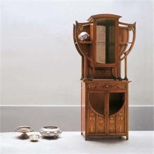 Мебель в стиле модерн история. На фото: шкаф LB06 от Carpanelli.