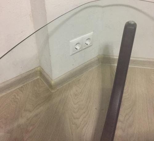 Розетки у кровати в спальне. Сколько должно быть розеток в спальне