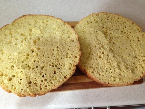 Положила много разрыхлителя. Что лучше сода или разрыхлитель. Отвечает кондитер