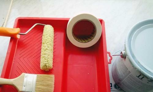 Как красить потолок, чтоб не капало. Как покрасить потолок, чтобы краска не капала?