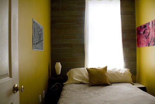 Кровать в маленькую спальню. Продумываем дизайн маленькой спальни 02