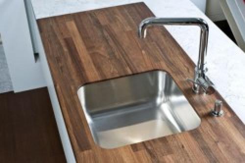 Обработка столешницы из мебельного щита.