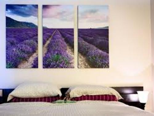 Как правильно развесить картины на стене. Дизайнерские хитрости: как повесить картину правильно 06 Как правильно развесить картины на стене. Дизайнерские хитрости: как повесить картину правильно 06