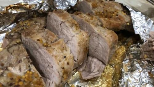 Как приготовить мясо сочное. Сочная и мягкая свинина в фольге запечённая в духовке