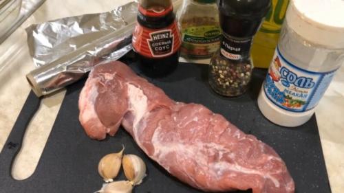 Как приготовить мясо сочное. Сочная и мягкая свинина в фольге запечённая в духовке