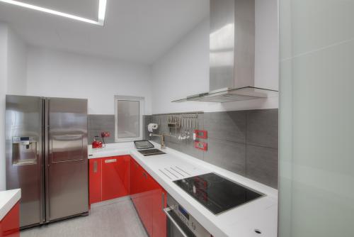 Кухня в стиле лондона серо красная. Дизайн кухни в красном цвете: все за и против