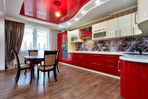 Кухня в стиле лондона серо красная. Дизайн кухни в красном цвете: все за и против