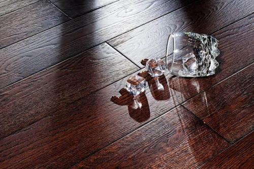 Можно ли стелить на кухню ламинат. Ламинат на кухню: особенности выбора напольного покрытия