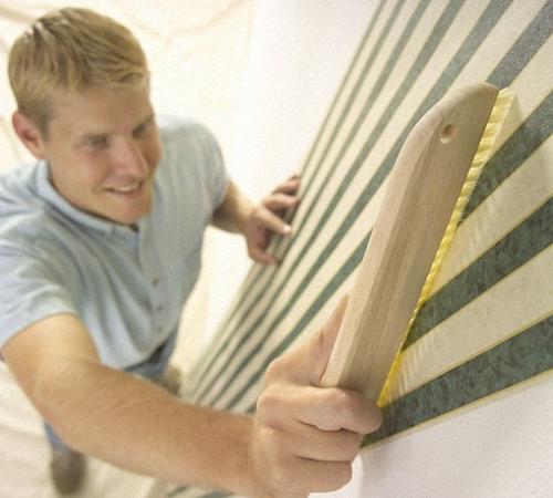 Уйдут ли пузыри на бумажных обоях. Простой способ убрать пузыри на обоях после поклейки