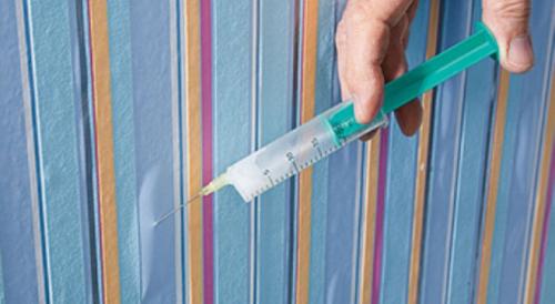 Вздулись обои после поклейки. Почему на обоях после поклейки много складок и пузырей