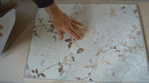 Вздулись обои после поклейки. Почему на обоях после поклейки много складок и пузырей