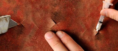 Вздулись обои после поклейки. Почему на обоях после поклейки много складок и пузырей