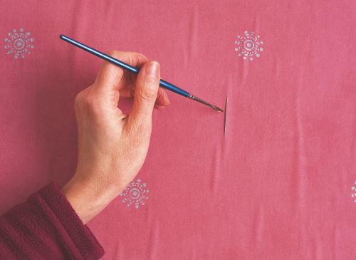 Вздулись обои после поклейки. Почему на обоях после поклейки много складок и пузырей