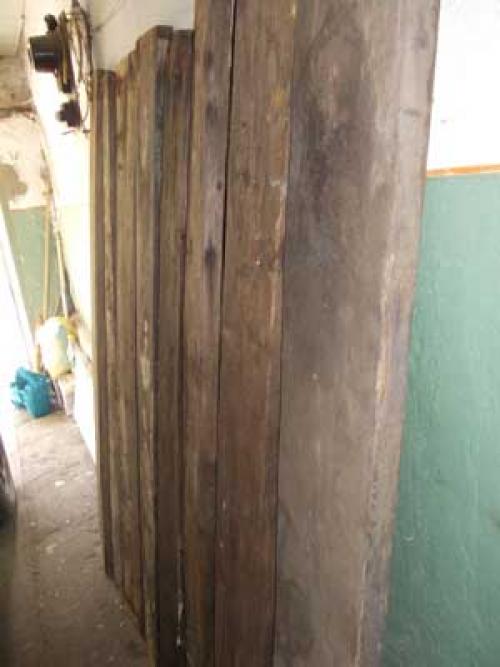 Чем покрасить стены в погребе гаража. Использование побелки из извести 03