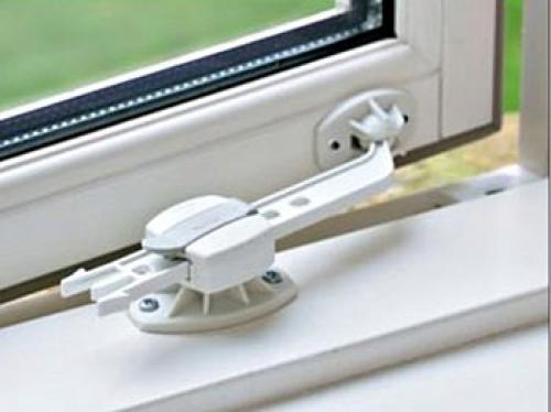 Ограничитель открывания створки окна. Ограничитель открывания для пластикового окна. Виды и описание возможностей