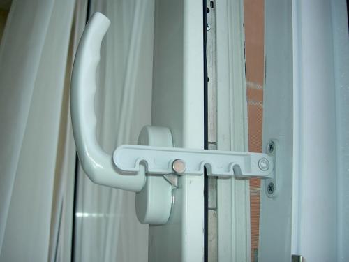 Саморезы для гребенки. Что такое гребенка для пластиковых окон