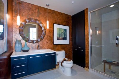 Линолеум для стен. Плюсы линолеума в ванной на стенах вместо плитки и рекомендации мастеров по отделке