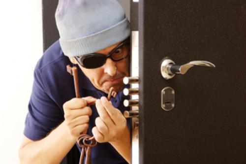 Как вскрыть замок входной двери. Открываем дверь с реечным замком