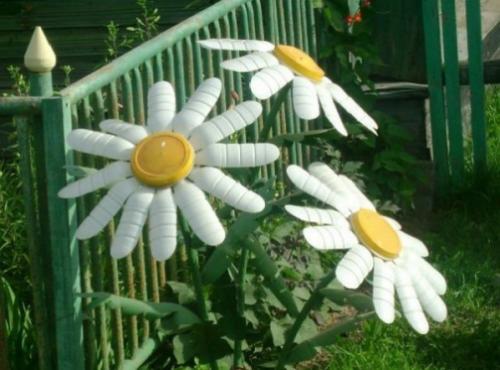 Цветы из пластиковых бутылок пошаговая инструкция. Ромашка