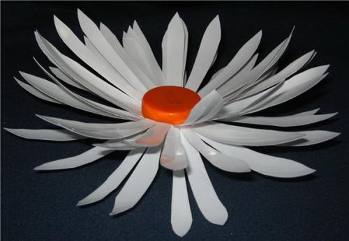 Ромашки из бутылок своими руками. Белые ромашки из пластиковых бутылок