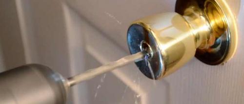 Как высверлить личинку замка. Как и чем высверлить дверной замок — пошаговая инструкция