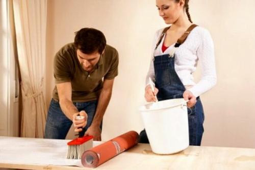 Как поклеить виниловые обои на гипсокартон. Процесс поклейки