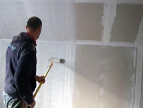 Можно ли клеить обои на необработанный гипсокартон. Облицовка гипсокартона обоями