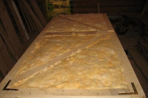 Утепление дверей пенопластом. Обивка деревянной двери утеплителем