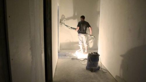 Чем шкурить гипсовую штукатурку. Как шлифовать штукатурку, чтобы обойтись без шпатлевки стен