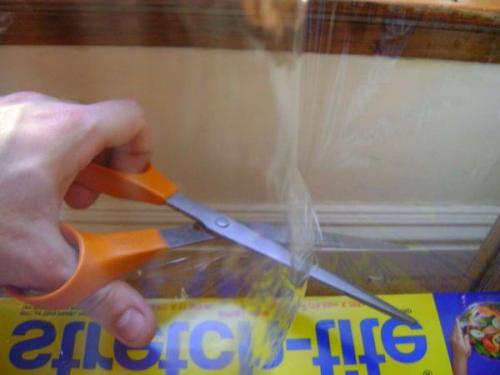 Как утеплить окна на даче. Как утеплить окна на зиму с помощью полиэтиленовой пленки