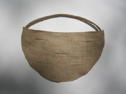 Подвесная клумба из пластиковых бутылок