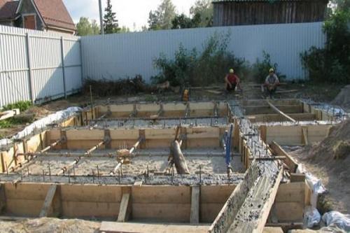 Бюджетный фундамент под гараж. Инструкция для строительства фундамента под гараж своими руками и правила заливки