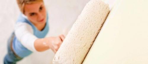 Перед штукатуркой надо грунтовать. Выравнивание стен штукатурка поверхностей и преимущества использования грунтовки 06