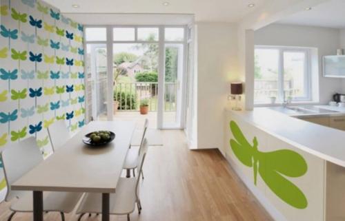 Комбинированные обои для маленькой кухни. Подбираем оттенок