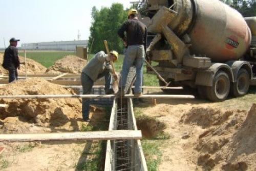Можно ли заливать фундамент в несколько этапов. Можно ли заливать ленточный фундамент частями