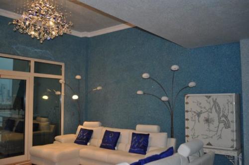 Как скомбинировать обои в зале. Подобрать обои в зал: фото-примеры удачного оформления